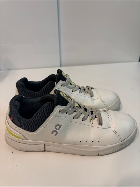 On Clouds Other - Used On Cloud Low-Top Leather Sneakers in White men’s 8.5